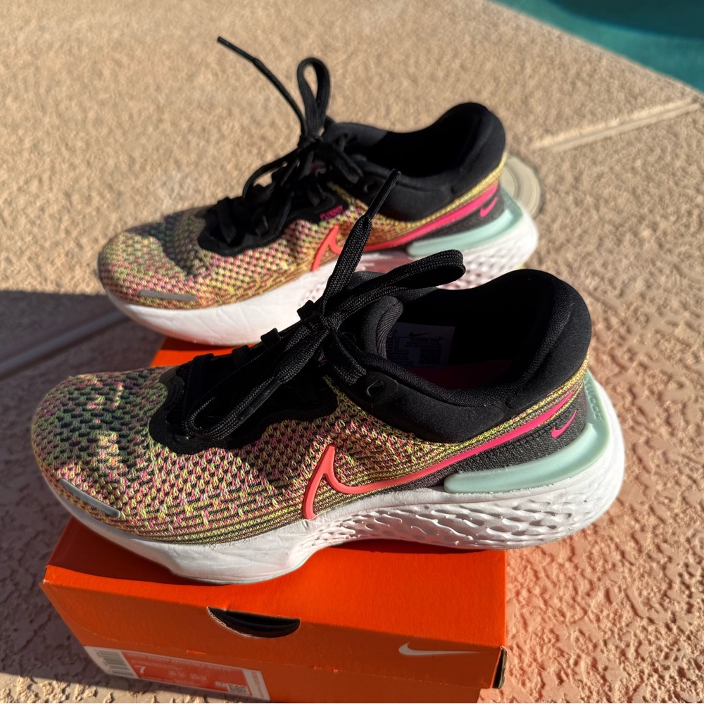 Nike ZoomX Invincible DJ5926-700 Running Shoes Sneakers - Women Size 7